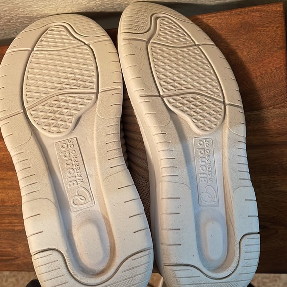 Blondo Karen Waterproof Knit Sneaker - Picture 5 of 5